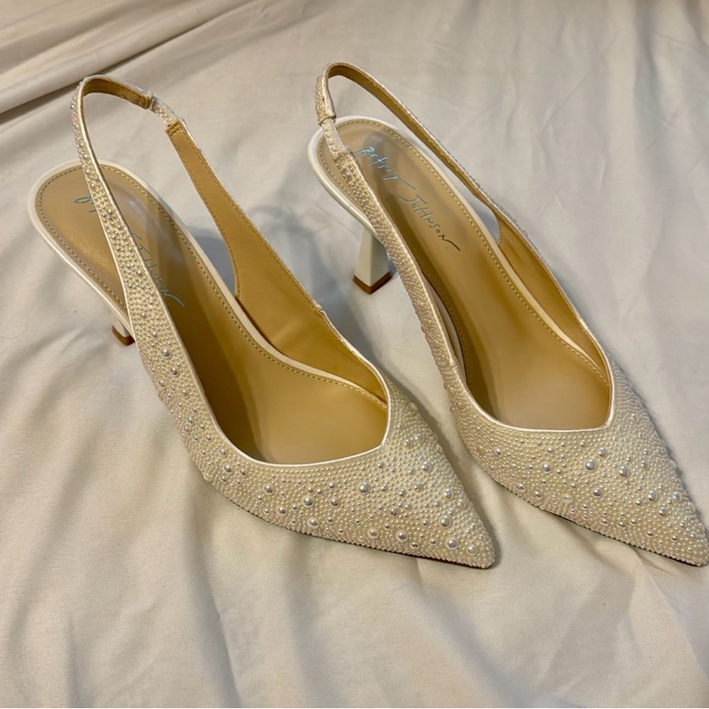 Betsey Johnson Clark Ivory